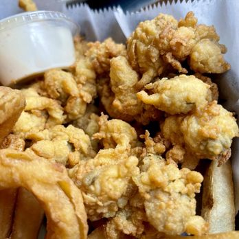 Fisher's Pub - Close up of whole clams - New American Near Me - Middleborough, Massachusetts