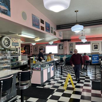 Hi-Way 101 Diner - Front entrance - Diners Near Me - Sequim, Washington
