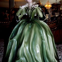 Pearl's Art & Antiques - Florence figurine EUGINIA