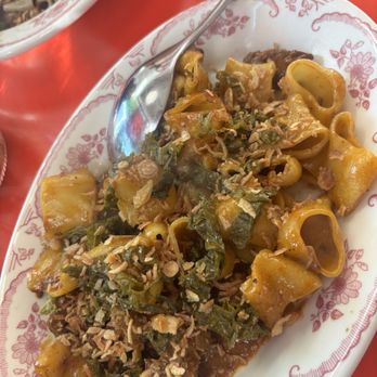 Holy Basil - Thai Near Me - Santa Monica, California