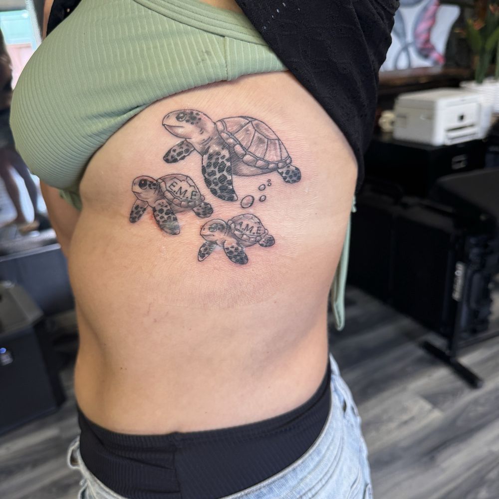 Aloha Moon Tattoo - Tattoo Near Me - Kapaʻa, Hawaii Aloha Moon Tattoo - Tattoo Near Me - Kapaʻa, Hawaii