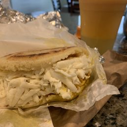 Lunch delivered Arepa Especial de Pollo Lunch delivered Arepa Especial de Pollo