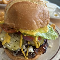 Putter's Restaurant & Lounge - Blue cheese bacon burger