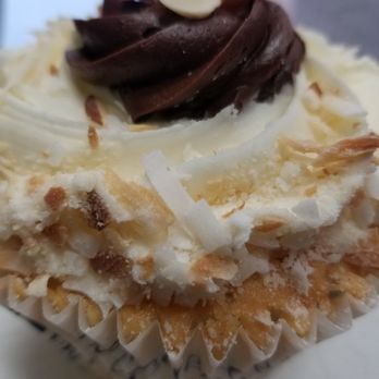 Frederick's Pastries - Bakeries Near Me - Amherst, New Hampshire