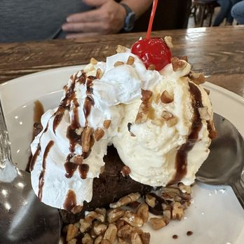 Brady's Steaks and Seafood - Brownie sundae - Seafood Near Me - Pascagoula, Mississippi Brady's Steaks and Seafood - Brownie sundae - Seafood Near Me - Pascagoula, Mississippi