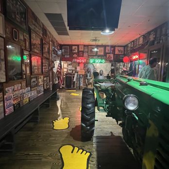 Lamberts Cafe - Follow the yellow prints - American Near Me - Sikeston, Missouri