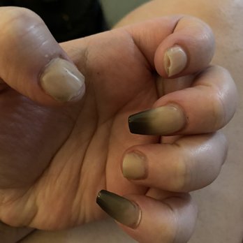 Beverly Hills Nail & Spa - 4 days later, 3 nails gone because I picked up y laundry - Nail Salons Near Me - Dallas, Texas