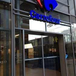 Carrefour - Entrée du magasin dans le centre commercial Confluence.