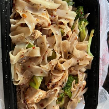 Novi Siam Spicy - Drunken noodles with chicken - Thai Near Me - Novi, Michigan