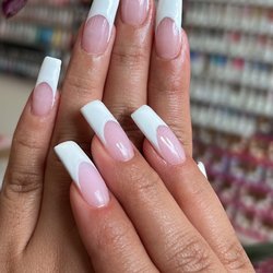 Lux Nails & Spa