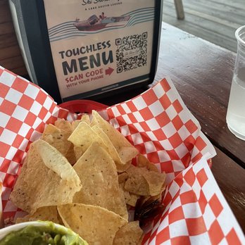 Ski Shores Cafe - Chips, Salsa and Guacamole with cockaroach! - Burgers Near Me - Austin, Texas
