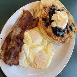 Zig’s Lakeside Pub N Grill - Blueberry pancakes