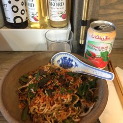 Pink Head Noodle Bar - Shanghai noodles