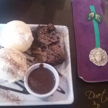 Duetto's Bistrô e Café - Brownie, ice cream, and fudge for dessert. - Cafes Near Me - Petrópolis, RJ Duetto's Bistrô e Café - Brownie, ice cream, and fudge for dessert. - Cafes Near Me - Petrópolis, RJ