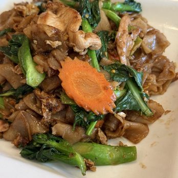 Basil & Co - Pad See Ew - Thai Near Me - Diamond Bar, California Basil & Co - Pad See Ew - Thai Near Me - Diamond Bar, California