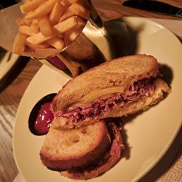 Reuben Sandwich Reuben Sandwich