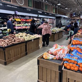 Market District - Penn Avenue - Produce section - Grocery Near Me - Pittsburgh, Pennsylvania Market District - Penn Avenue - Produce section - Grocery Near Me - Pittsburgh, Pennsylvania