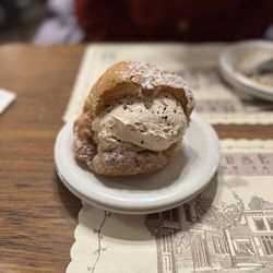 Schmidt's Sausage Haus - Cream puff