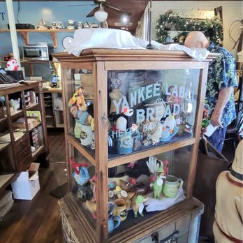 Kiss the Cook Restaurant - Entrance with the old fashioned display case - Breakfast & Brunch Near Me - Glendale, Arizona