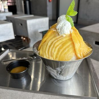 Cafe Upper - Mango Bingsu - Cafes Near Me - Los Angeles, California Cafe Upper - Mango Bingsu - Cafes Near Me - Los Angeles, California
