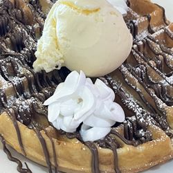 Dulce Mami Cafe - Nutella Waffle with ice cream