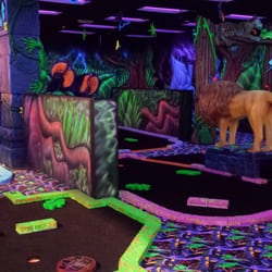 John's Incredible Pizza - Las Vegas - Glow Golf
