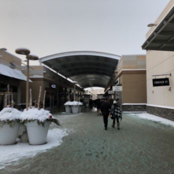 Outlet Collection - Shopping Centers Near Me - Niagara-on-the-lake, Ontario
