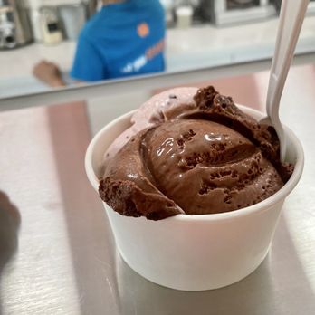 Rori's Artisanal Creamery - Strawberry Delight + Chocolate Monster - Ice Cream & Frozen Yogurt Near Me - Carpinteria, California