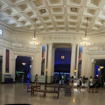 Shedd Aquarium - Lobby - Aquariums Near Me - Chicago, Illinois Shedd Aquarium - Lobby - Aquariums Near Me - Chicago, Illinois