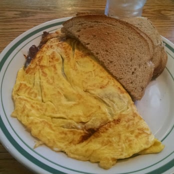 Dot's Restaurant - Chili and cheese omelette does not disappoint! - Diners Near Me - Wilmington, Vermont