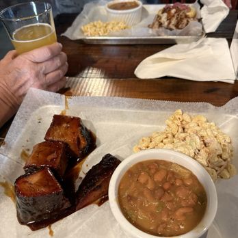 Bayboro Brewing - Brisket burnt ends w/ baked beans & Mac salad. Meat was dry, flavor was good. - Breweries Near Me - St. Petersburg, Florida