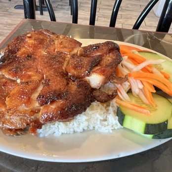 Huong Tra - Grilled lemongrass chicken over white rice and side of veggies - Vietnamese Near Me - Richmond, California Huong Tra - Grilled lemongrass chicken over white rice and side of veggies - Vietnamese Near Me - Richmond, California