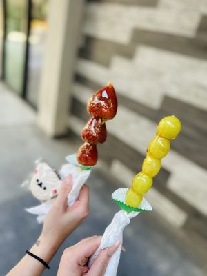 Sweet Box (Macarons, Dragon Beard Candy) by null