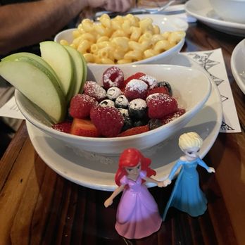 Prime Steakhouse - Kids meal: mac & cheese w/side of fruit. Beautiful! (Toys not included lol) - Bars Near Me - Redmond, Washington