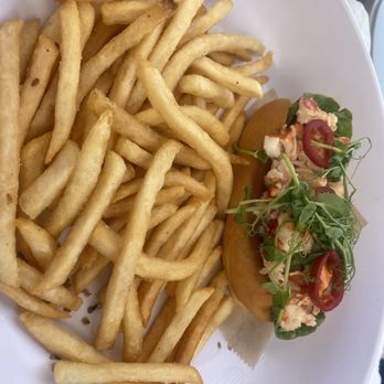 The Miami Beach EDITION - Lobster roll and fries - Hotels Near Me - Miami Beach, Florida The Miami Beach EDITION - Lobster roll and fries - Hotels Near Me - Miami Beach, Florida