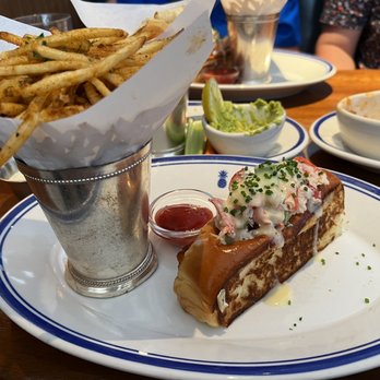 Hudson House - Lobster sandwich - Seafood Near Me - Irving, Texas