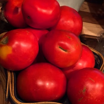 Knapp Farms - a basket of red apples - Farmers Market Near Me - Rocky Ford, Colorado