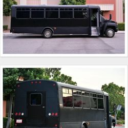 SA Limo Connection - 24-26 passenger Party Bus exterior