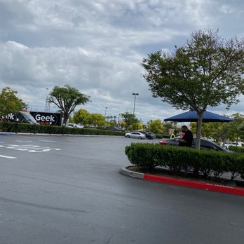 Best Buy - Sat in parking area for 15 min, trunk open, employees around, and no signs posted indicating that the area was not being used - Electronics Near Me - Compton, California