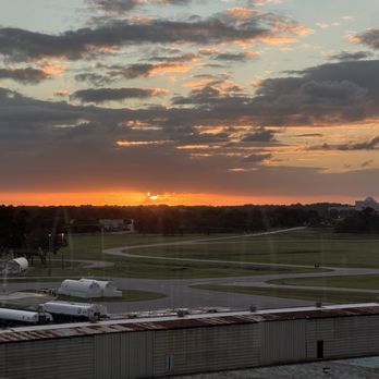 Runway Rooftop Bar & Grill - Sunset - Bars Near Me - Melbourne, Florida Runway Rooftop Bar & Grill - Sunset - Bars Near Me - Melbourne, Florida
