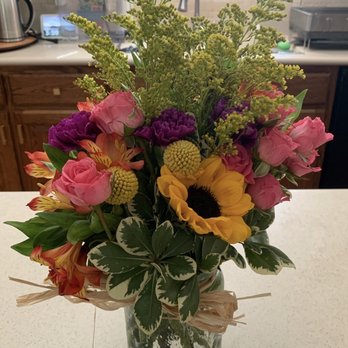 Hy-Vee - Summer Sunshine Bouquet - Grocery Near Me - Peoria, Illinois