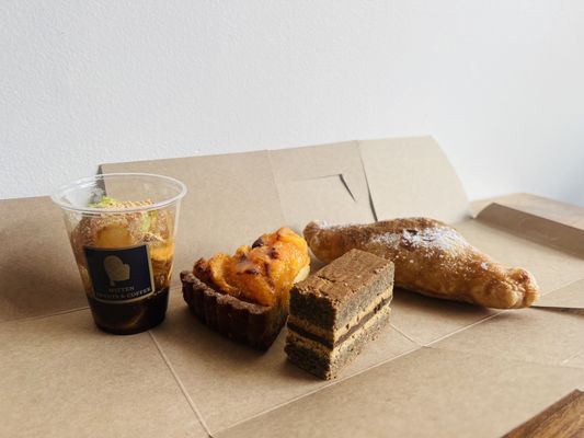 Mitten Sweets & Coffee by null