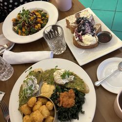 Motel Restaurant - Vegan grain bowl, blueberry marshmallow French toast and avo toast breakfast - yum!