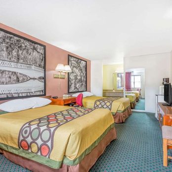 Super 8 by Wyndham Santee - Guest room - Hotels Near Me - Santee, South Carolina