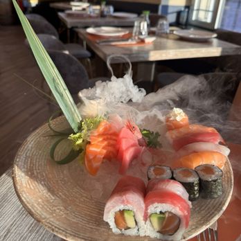 Sushi Si - Japanese Near Me - Genova, GE