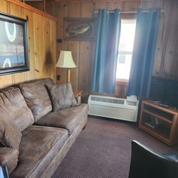 Teal Point Resort - Cozy front room. Cabin 3