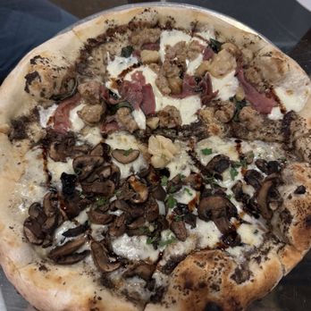 Hyde Park - Half Blanche Devereaux Half Fungi Pizza - Cocktail Bars Near Me - Webster, Texas Hyde Park - Half Blanche Devereaux Half Fungi Pizza - Cocktail Bars Near Me - Webster, Texas