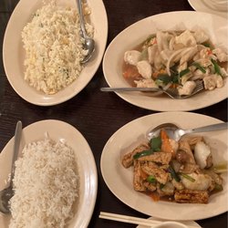 Yumi Yumi - Stir-fried tofu and vegetables with garlic and (above) stir-fried chicken with vegetables in ginger. Egg-fried and steamed rice.