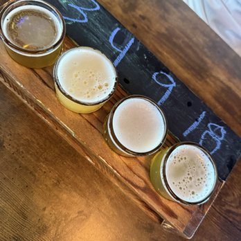 Evolve Brewing by Aces & Ales - Beer Bar Near Me - Las Vegas, Nevada Evolve Brewing by Aces & Ales - Beer Bar Near Me - Las Vegas, Nevada