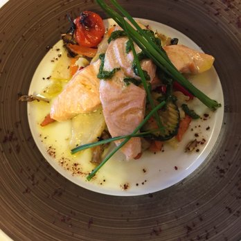 Le Petit Châtelet - Roasted Atlantic Salmon - French Near Me - Paris, 75 Le Petit Châtelet - Roasted Atlantic Salmon - French Near Me - Paris, 75